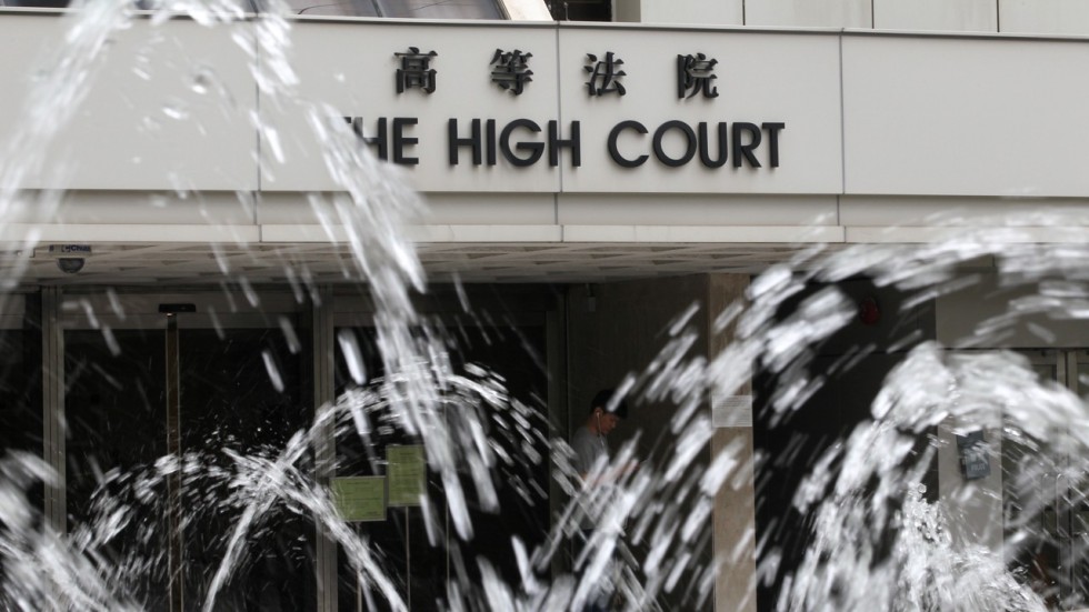 Ông bố Hong Kong ép ba con cùng chết bằng khí than