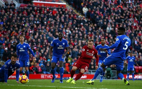 Salah ghi dấu ba bàn, Liverpool chiếm ngôi đầu Ngoại hạng Anh