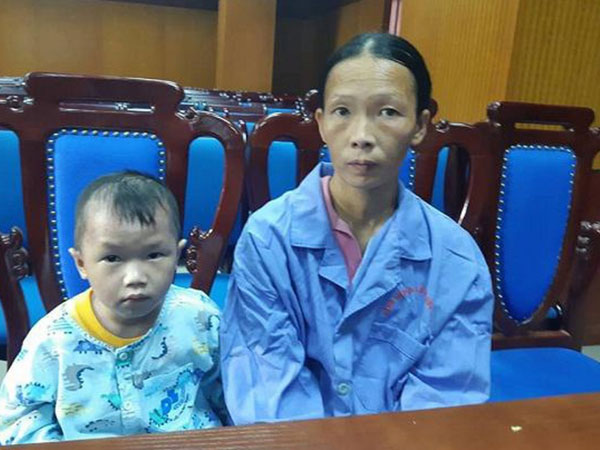 10 ngày thay đổi kỳ diệu của cậu bé người cóc chốn rừng núi xuống Hà Nội chữa bệnh