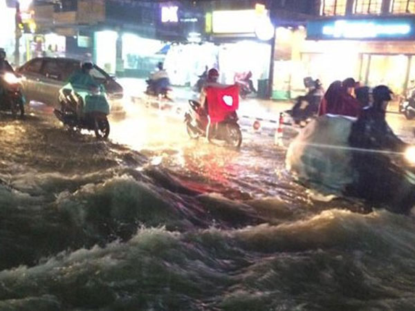 Dự báo thời tiết 27/10: Bắc Bộ mưa lạnh, Nam Bộ triều cường mức cao nhất