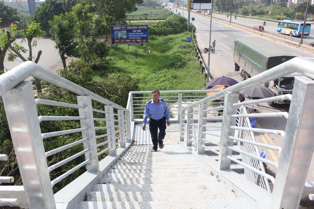 Video - Ảnh: Cầu chữ Z 18 tỷ độc đáo ở Hà Nội, xế hộp nhìn mà thèm