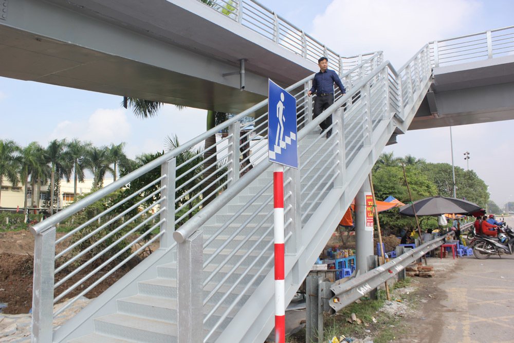 Video - Ảnh: Cầu chữ Z 18 tỷ độc đáo ở Hà Nội, xế hộp nhìn mà thèm