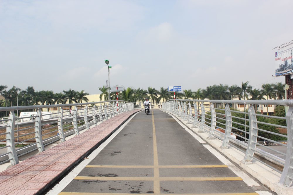 Video - Ảnh: Cầu chữ Z 18 tỷ độc đáo ở Hà Nội, xế hộp nhìn mà thèm