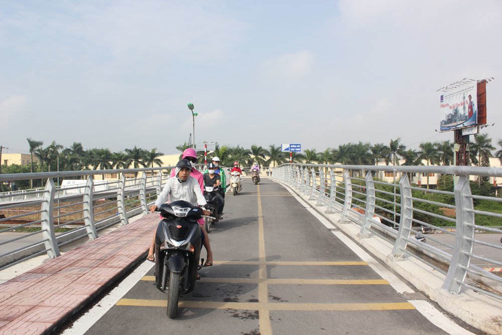 Video - Ảnh: Cầu chữ Z 18 tỷ độc đáo ở Hà Nội, xế hộp nhìn mà thèm