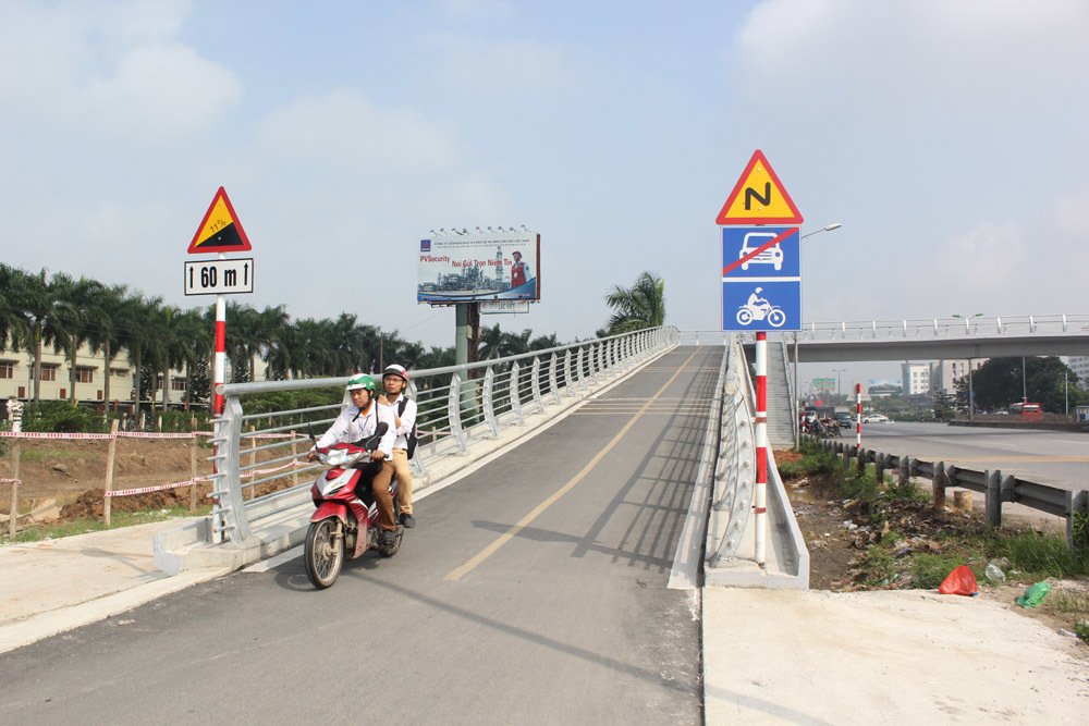 Video - Ảnh: Cầu chữ Z 18 tỷ độc đáo ở Hà Nội, xế hộp nhìn mà thèm Video - Ảnh: Cầu chữ Z 18 tỷ độc đáo ở Hà Nội, xế hộp nhìn mà thèm