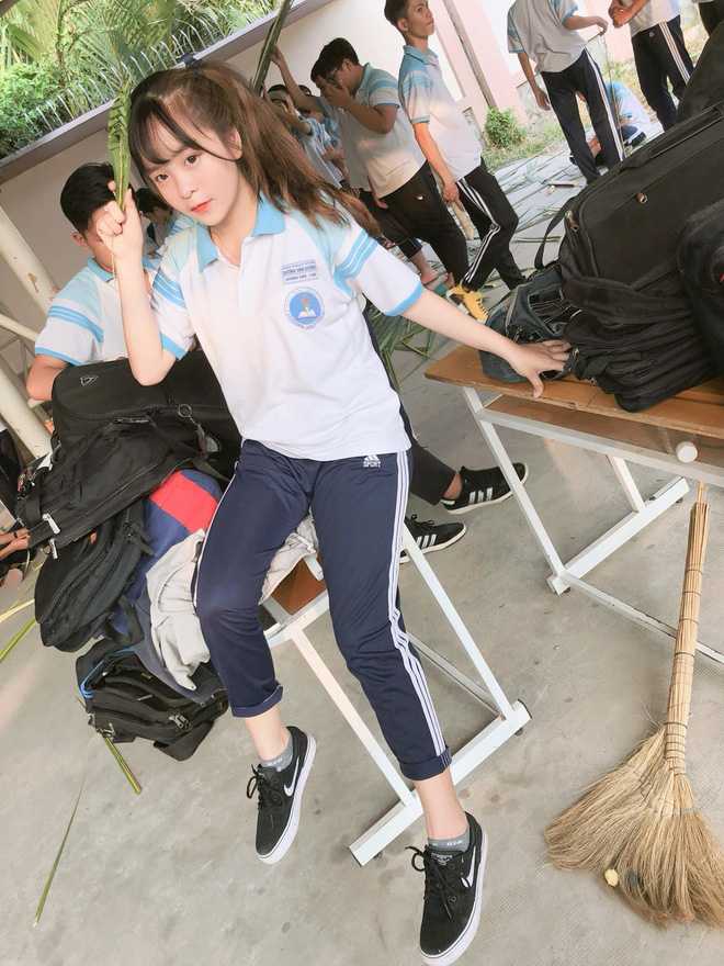 Thiếu nữ 17 tuổi nổi tiếng nhờ hát nhép, mỗi tháng kiếm hơn nghìn đô từ MXH