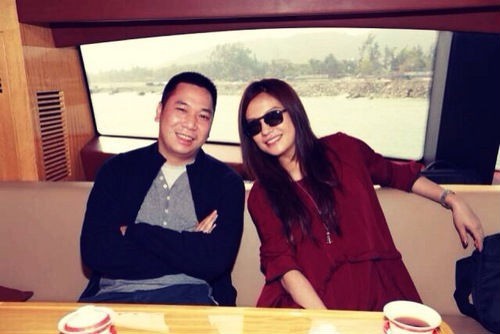 Chồng tỷ phú của Triệu Vy bị kiện ra tòa vì tham nhũng?