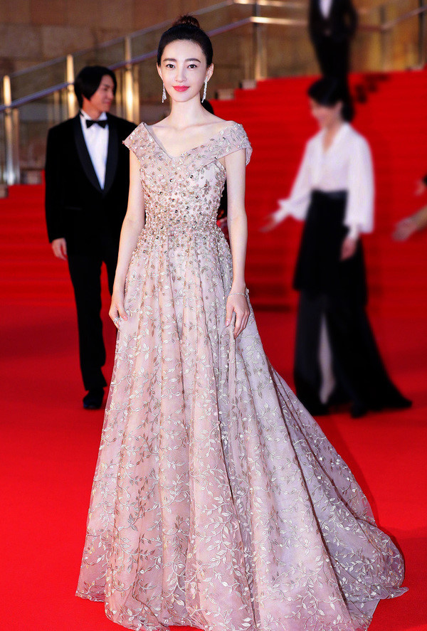 Sao Việt rạng rỡ trên thảm đỏ Liên hoan phim quốc tế Tokyo