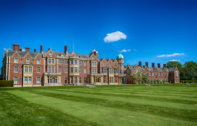 Nữ hoàng Anh giàu đến mức nào