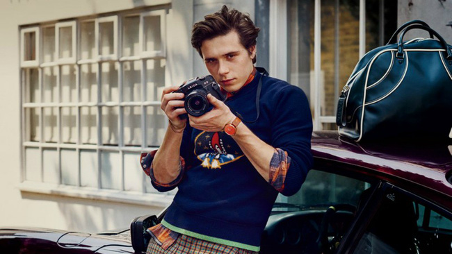 Brooklyn Beckham: Áp lực của đứa con sinh ra ở vạch đích và thước đo thành công được tính theo cấp số nhân Brooklyn Beckham: Áp lực của đứa con sinh ra ở vạch đích và thước đo thành công được tính theo cấp số nhân