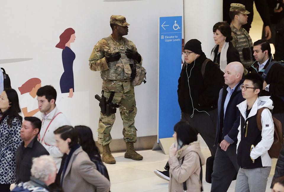 Nghi phạm gửi hàng loạt bom tại Mỹ bị bắt như thế nào?