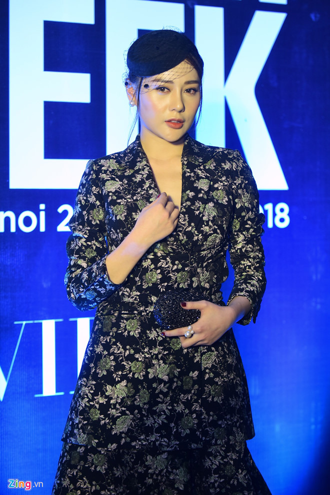 Quỳnh búp bê trình diễn thời trang sau 5 năm rời xa sàn catwalk