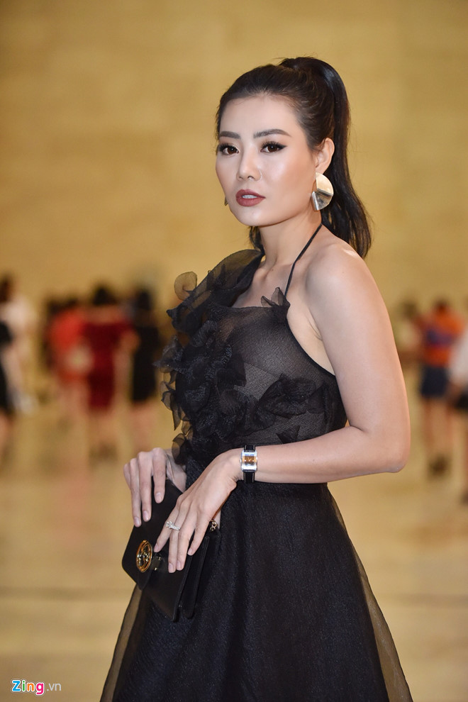 Quỳnh búp bê trình diễn thời trang sau 5 năm rời xa sàn catwalk