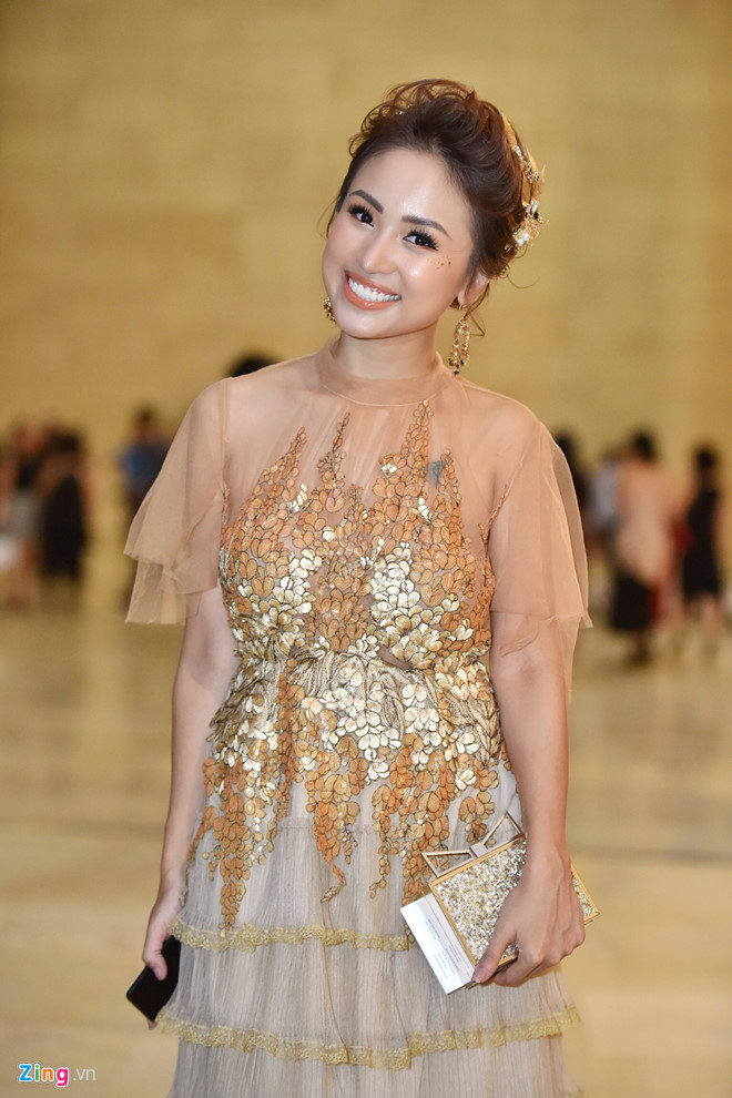 Quỳnh búp bê trình diễn thời trang sau 5 năm rời xa sàn catwalk