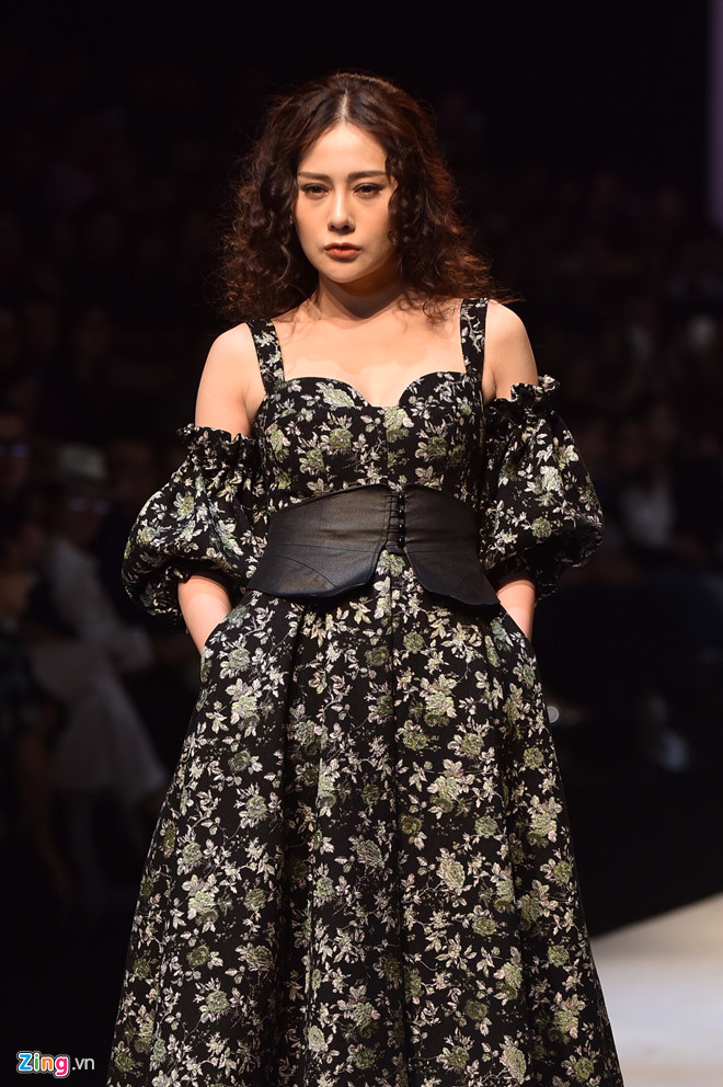 Quỳnh búp bê trình diễn thời trang sau 5 năm rời xa sàn catwalk