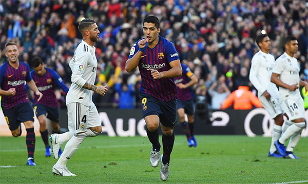 Suarez lập hat-trick, Barca đè bẹp Real