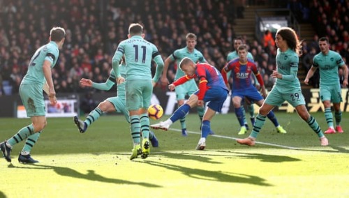 Arsenal đứt mạch thắng, lỡ cơ hội vào top 3