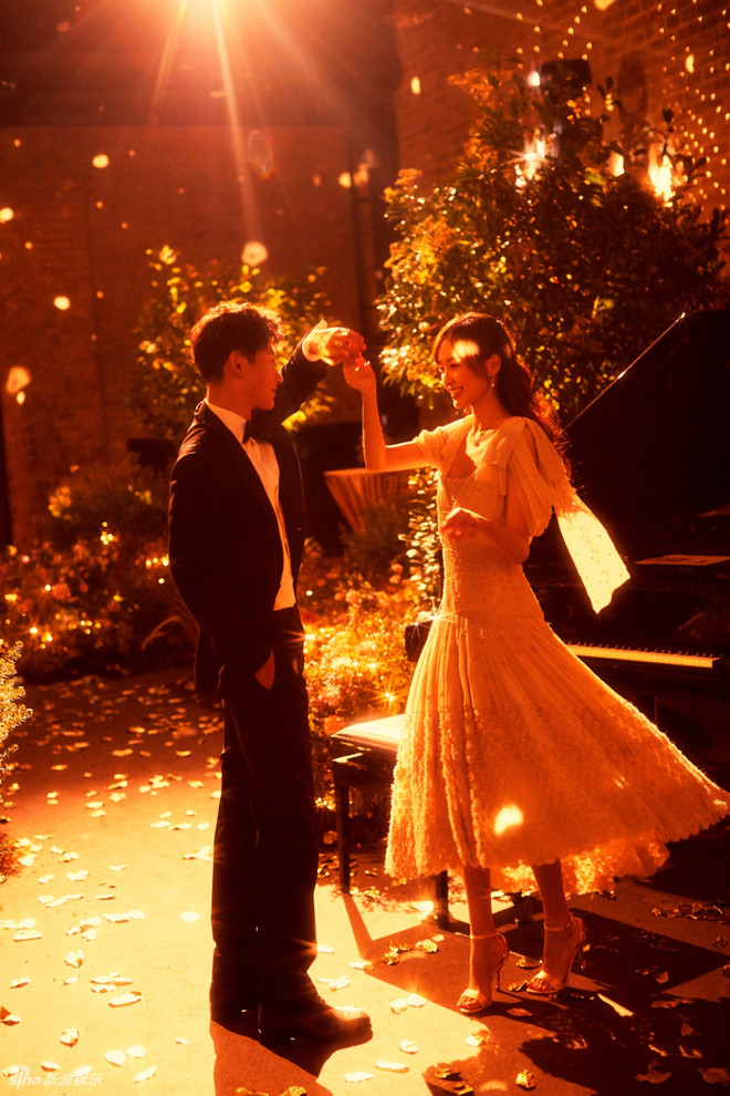 Bộ ảnh cưới được khen đẹp như chuyện cổ tích của Đường Yên - La Tấn