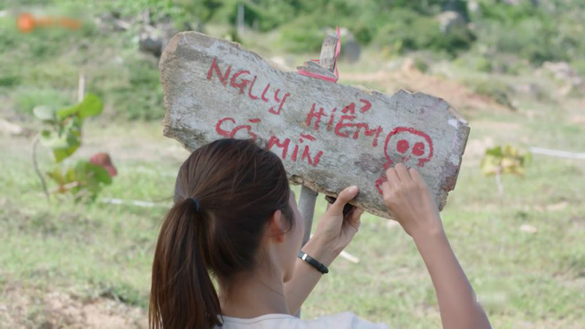 Hậu Duệ Mặt Trời Việt : Cảnh hôn trên xe rơm đã lên sóng!