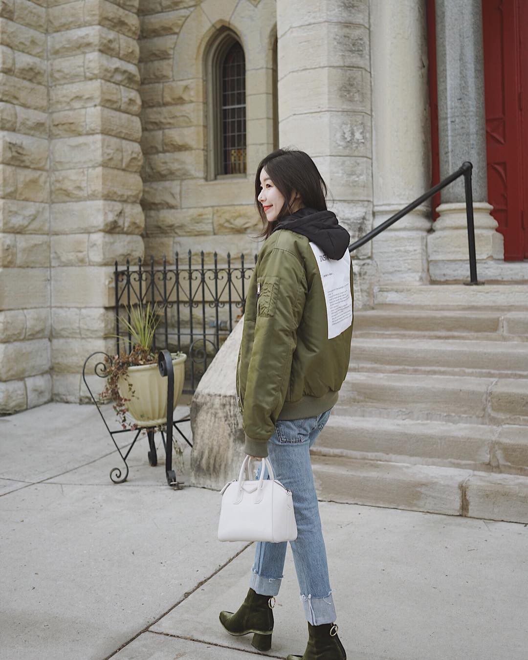 Hãy tránh 4 kiểu mix đồ mùa lạnh sau, nếu các nàng không muốn mình trông nặng nề và già hơn tuổi