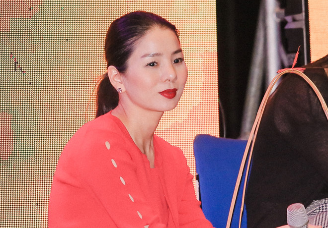 Khuôn mặt Lệ Quyên sưng, khác lạ trong hậu trường tập nhạc