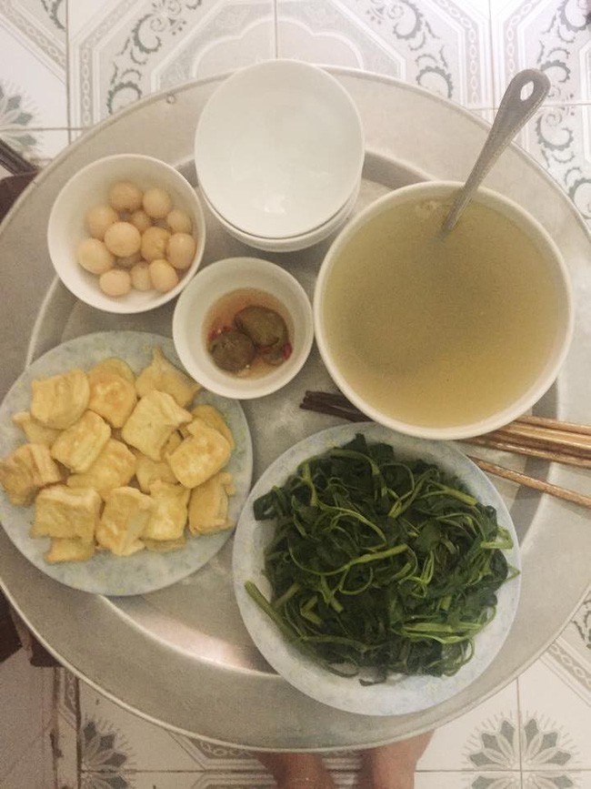 Ngày nào mâm cơm cũng bày đủ món chồng vẫn chê chán thịt cá, vợ đổi bữa thanh đạm 10k khiến ông xã im re