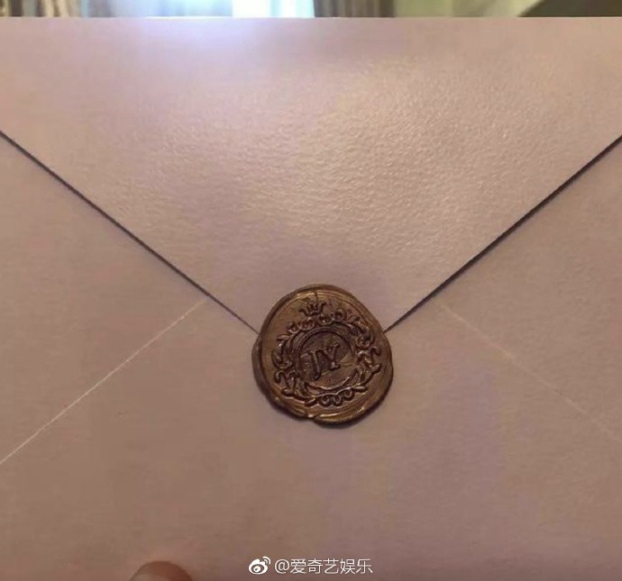 Đường Yên - La Tấn không cho khách mời sử dụng điện thoại, quyết giữ bí mật cho hôn lễ Đường Yên - La Tấn không cho khách mời sử dụng điện thoại, quyết giữ bí mật cho hôn lễ