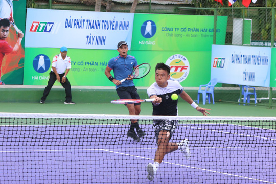 Lý Hoàng Nam giành lại uy danh với cúp vô địch đôi Vietnam F4