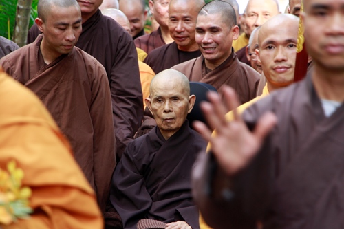 Thiền sư Thích Nhất Hạnh về Huế tĩnh dưỡng