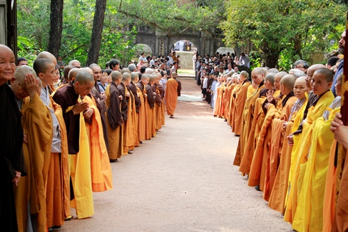 Thiền sư Thích Nhất Hạnh về Huế tĩnh dưỡng