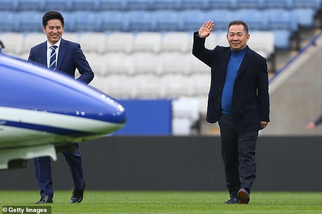 Cận cảnh chiếc trực thăng của tỷ phú Thái Lan trước khi rơi và phát nổ ngay ở bãi đỗ xe ngoài SVĐ