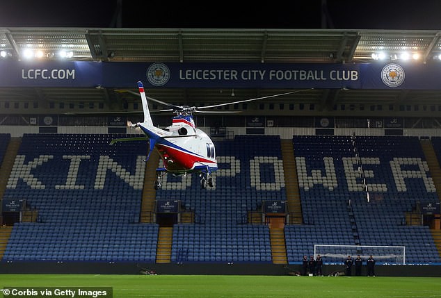 Cận cảnh chiếc trực thăng của tỷ phú Thái Lan trước khi rơi và phát nổ ngay ở bãi đỗ xe ngoài SVĐ