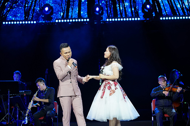 Quả Dưa Hấu tái ngộ trong đêm nhạc của Tú Dưa khiến khán giả bồi hồi xúc động