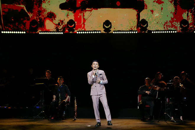 Quả Dưa Hấu tái ngộ trong đêm nhạc của Tú Dưa khiến khán giả bồi hồi xúc động