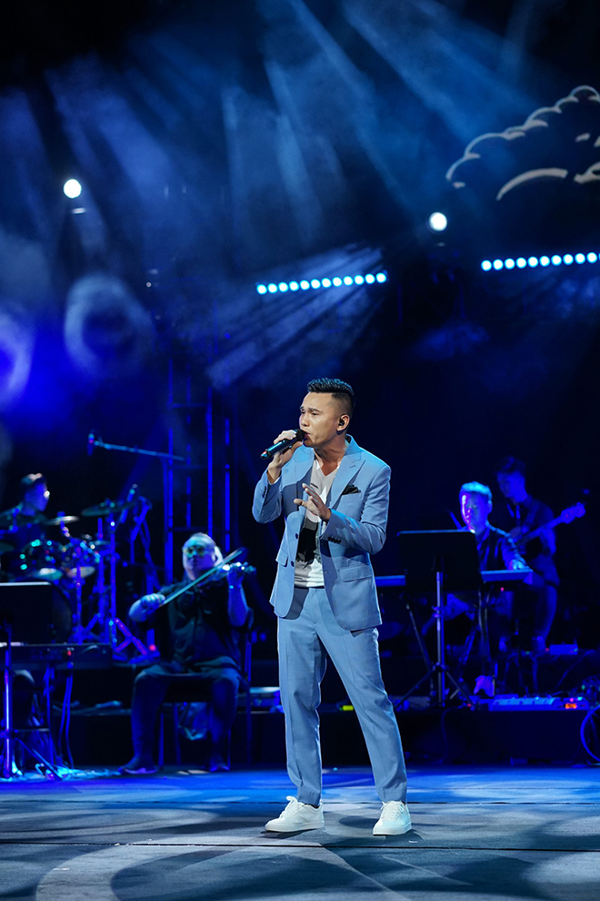 Quả Dưa Hấu tái ngộ trong đêm nhạc của Tú Dưa khiến khán giả bồi hồi xúc động