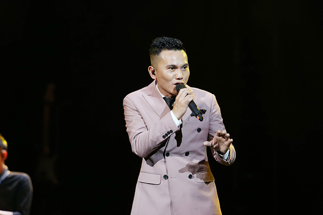 Quả Dưa Hấu tái ngộ trong đêm nhạc của Tú Dưa khiến khán giả bồi hồi xúc động