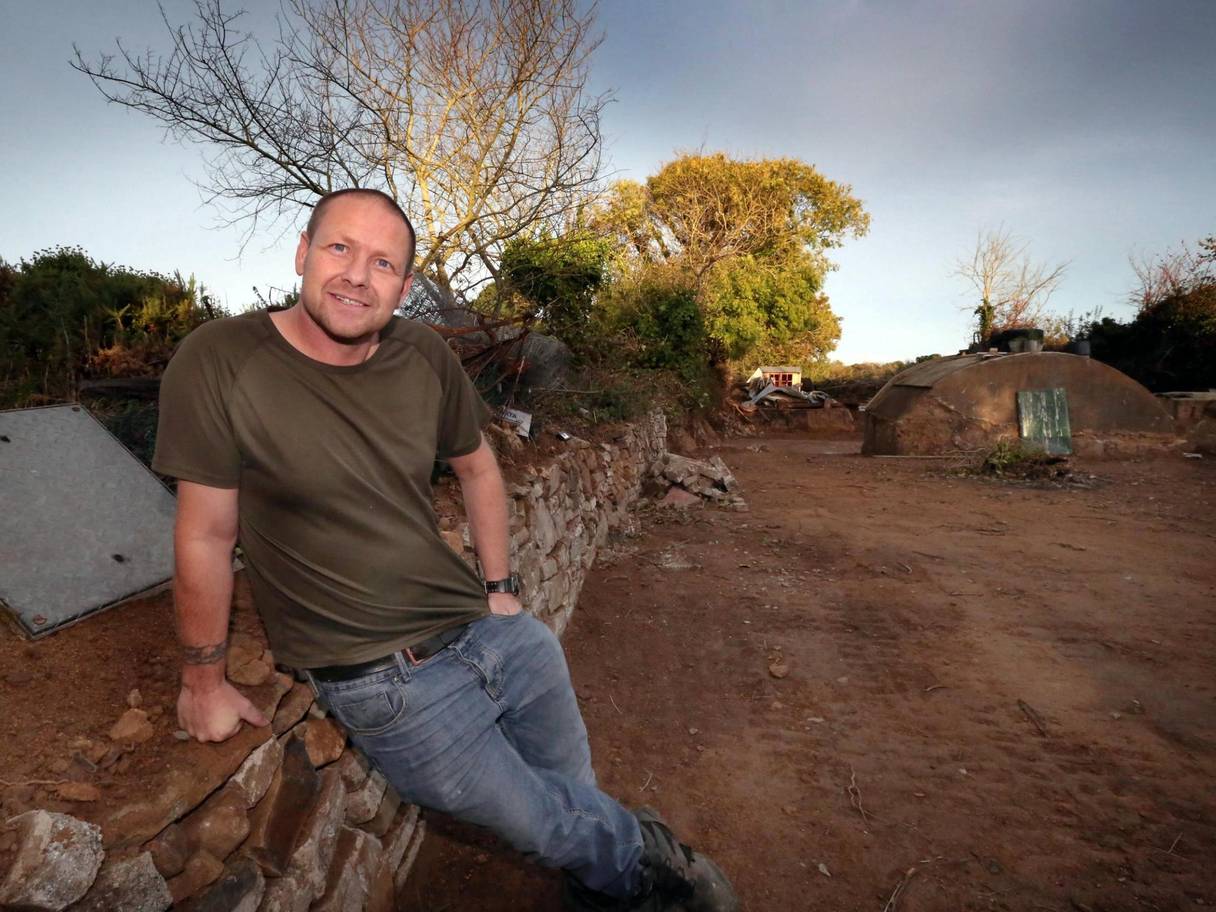 Người đàn ông tự lập quốc gia riêng, coi mình là vua