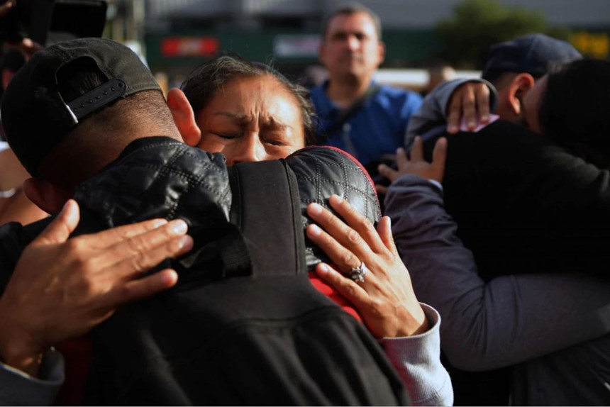 Tiếp nối Honduras, người di cư El Salvador ùn ùn đổ về biên giới Mỹ