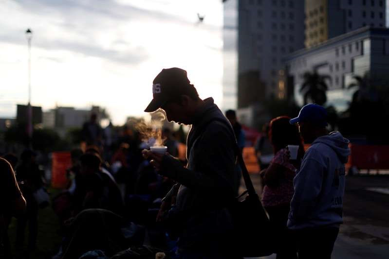 Tiếp nối Honduras, người di cư El Salvador ùn ùn đổ về biên giới Mỹ