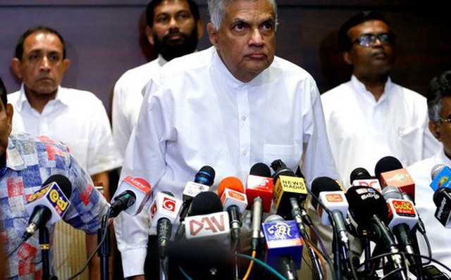 Bi hài Thủ tướng bị cách chức quyết bám ghế