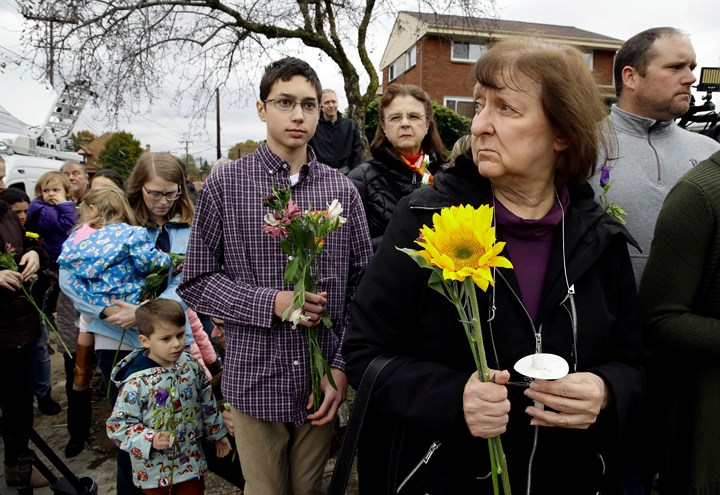 Video Ảnh xúc động trong lễ tưởng niệm các nạn nhân vụ xả súng ở Mỹ