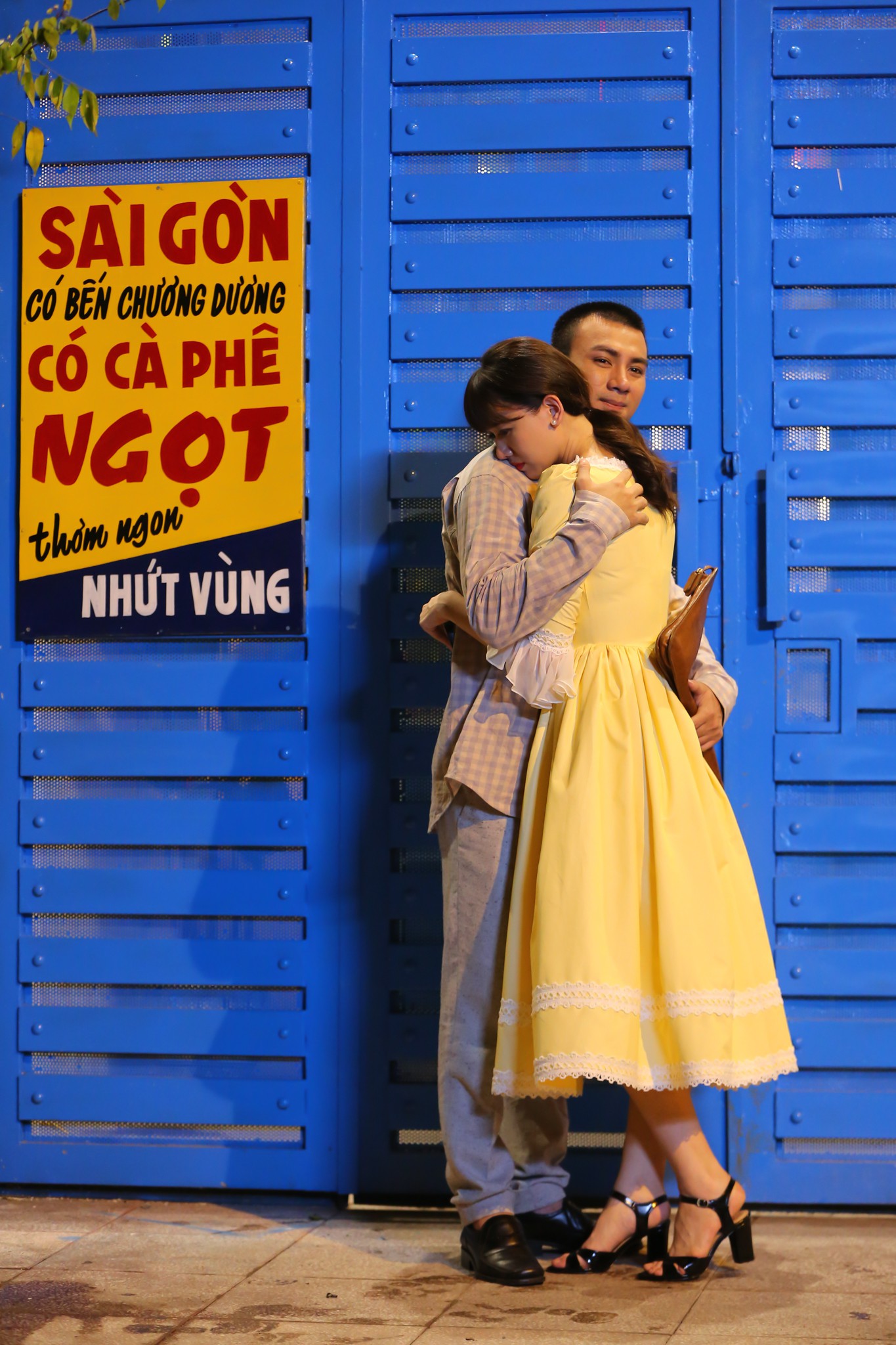 MV chưa hết hot, Hari Won đã tung phim ngắn Là cả bầu trời đẫm nước mắt