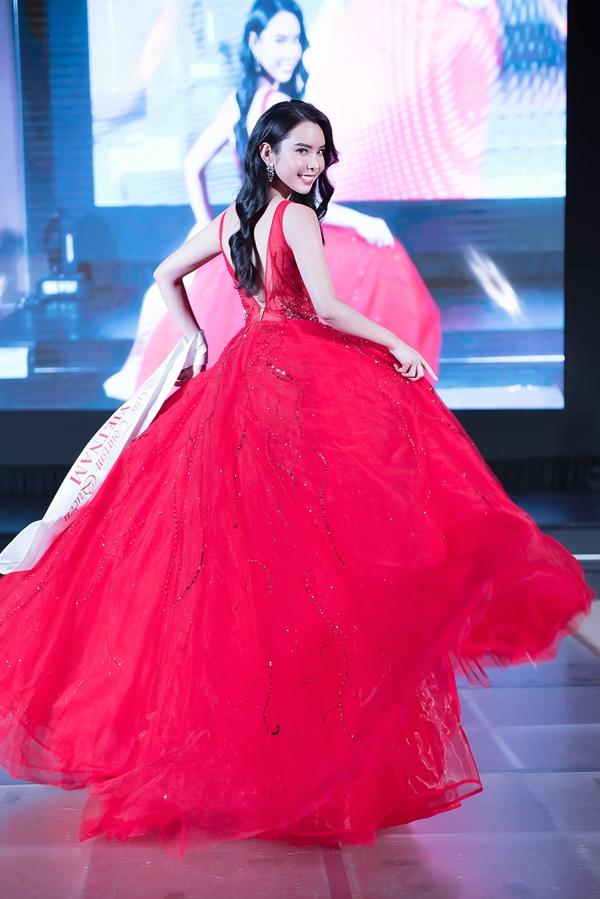 Chân dài Việt sở hữu vòng ba 100 đăng quang Hoa hậu Du lịch Thế giới 2018