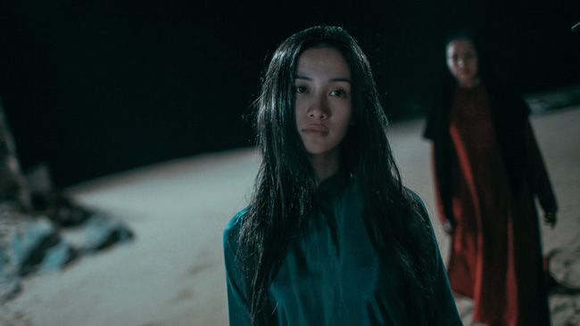 Sát Halloween, Người Bất Tử tung clip toàn cảnh quay khiến khán giả rụng tim