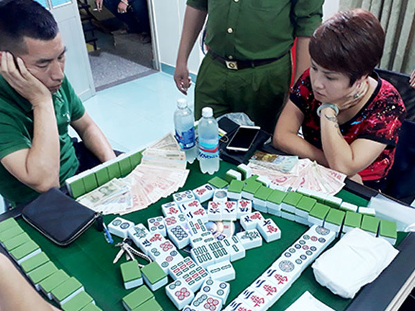 Gần chục người nước ngoài bị bắt quả tang đánh bạc ở Nha Trang