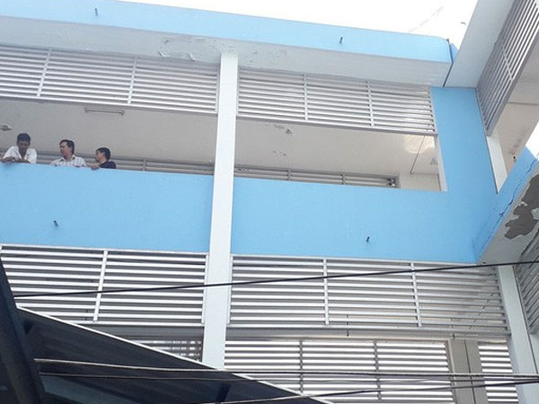 Nữ y sĩ dự phòng nhảy từ lầu 2 bệnh viện xuống đất nguy kịch