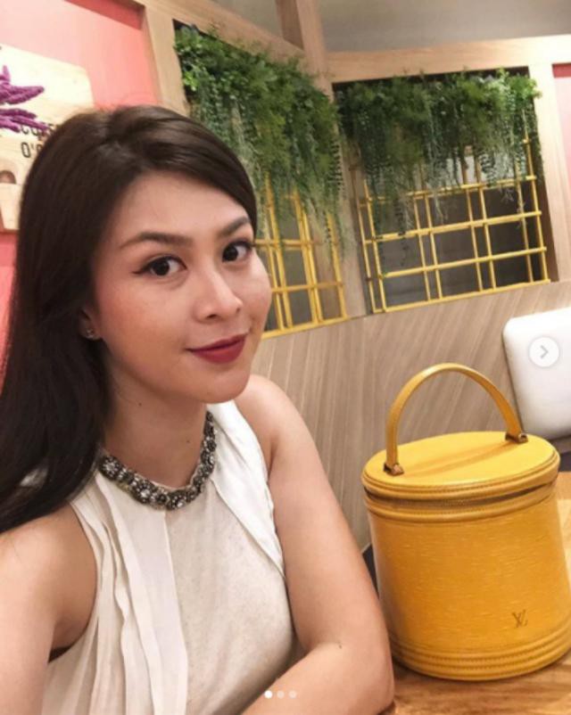 Sự nghiệp không phải dạng vừa của nữ trợ lý tử nạn cùng chủ tịch Leicester - Á hậu Hoàn vũ Thái Lan