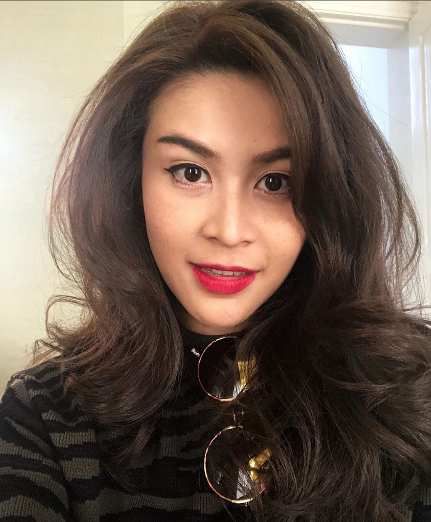 Sự nghiệp không phải dạng vừa của nữ trợ lý tử nạn cùng chủ tịch Leicester - Á hậu Hoàn vũ Thái Lan