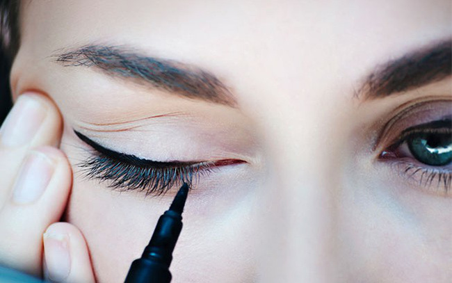 8 lỗi trang điểm cực tai hại khiến chị em tự dưng bị già đi trông thấy 8 lỗi trang điểm cực tai hại khiến chị em tự dưng bị già đi trông thấy