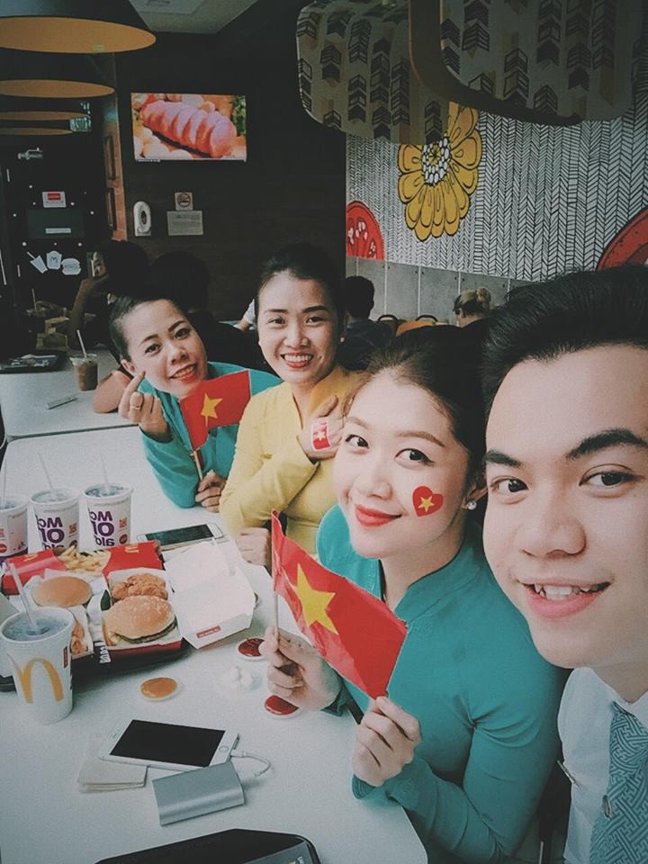 Đã đẹp lại còn giỏi, cựu sinh viên Bách Khoa trở thành tiếp viên hàng không với cuộc sống như mơ